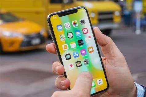 Chú ý đến các liên kết và tệp đính kèm