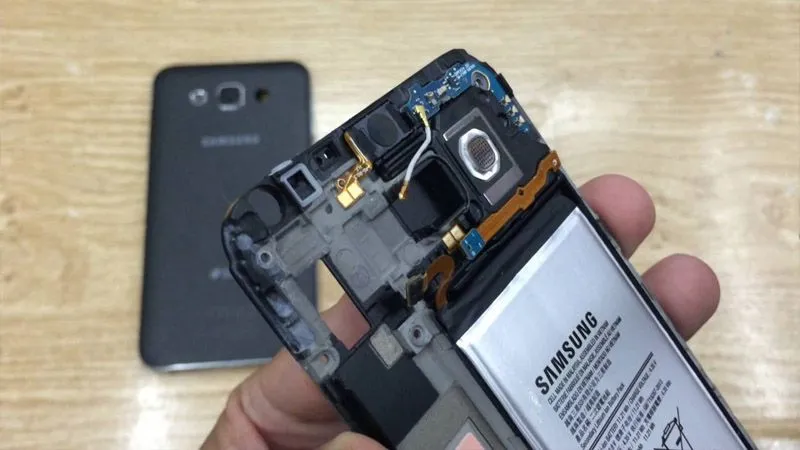 Những yếu tố ảnh hưởng đến tuổi thọ pin điện thoại