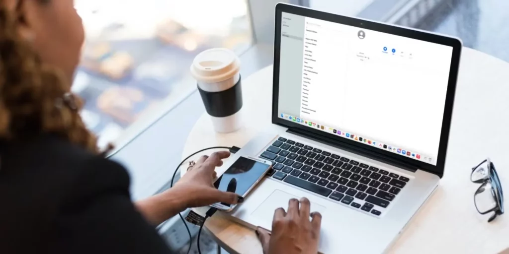 Tại sao bạn cần đồng bộ danh bạ giữa các thiết bị?